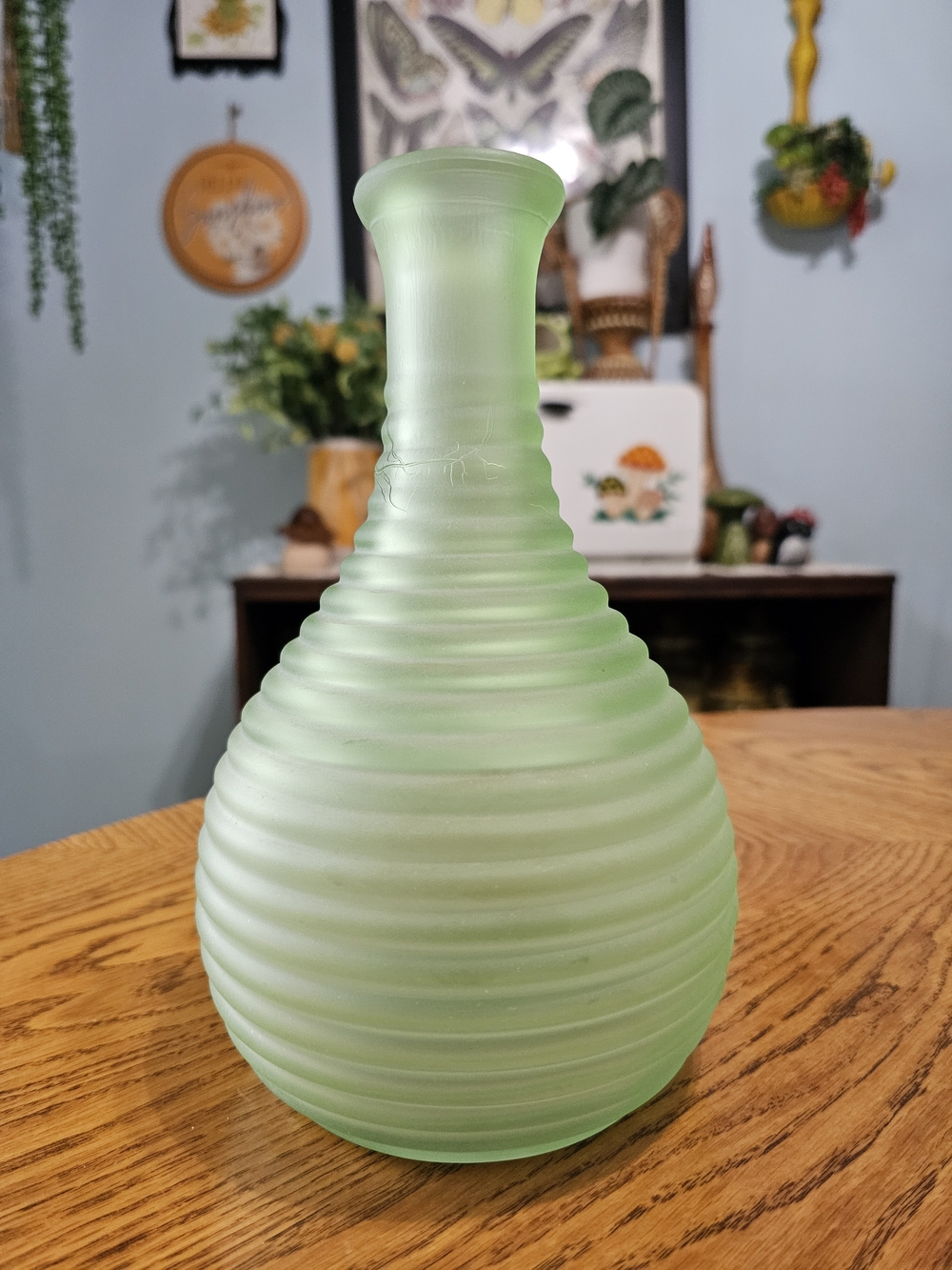 Vintage 1930s Frigidaire Frosted Uranium Green Depression Glass Decanter Vase - Picture 2 of 5